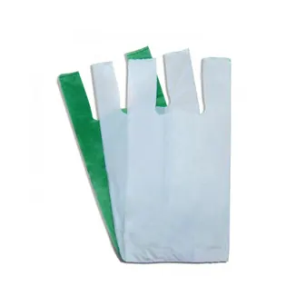 Sacolas plásticas brancas e verdes