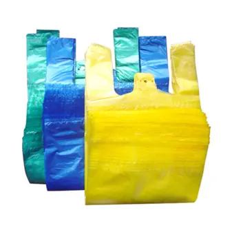 Sacolas plásticas coloridas em fardo